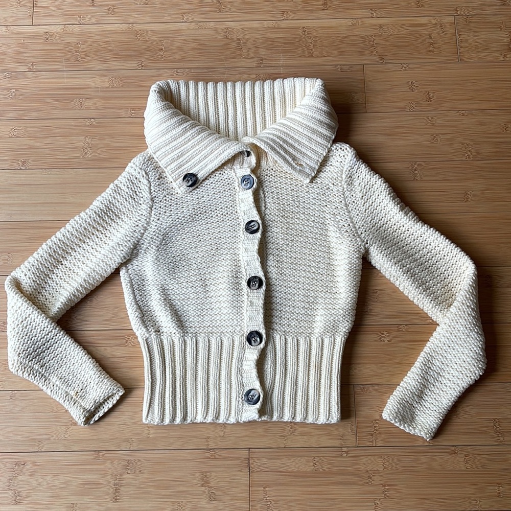 Womyn Sweater Cowl Neck Knit chunky Sweater Size S Cream brown Button Up